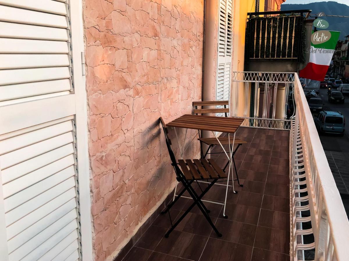 Le Tre Pietre Del Vesuvio Apartment Pompei Bagian luar foto